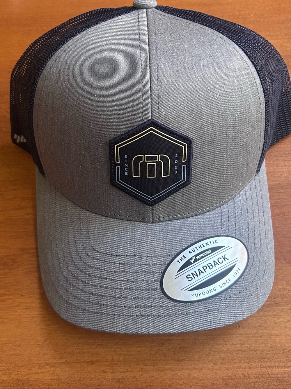 TravisMathew Men's Snapback Trucker Hat - Grey/Black - NWT